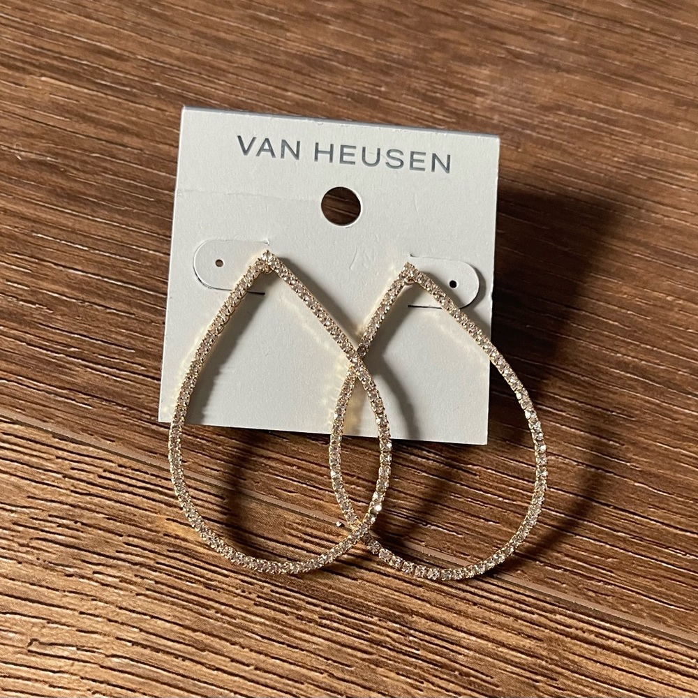VAN HEUSEN-NWT Gold Tone & CZ Tear Drop Earrimgs - Picture 8 of 8